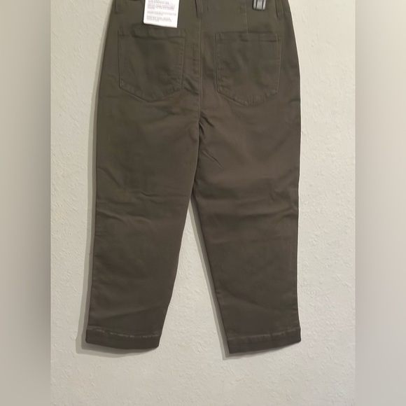 NWT Westbound Petite Size CHINO Crop
High Rise Slim - Picture 14 of 15